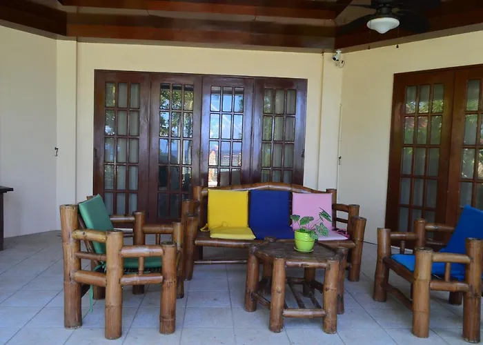 Hébergement de vacances Private Beachfront With Ocean View And Direct Reef Access *