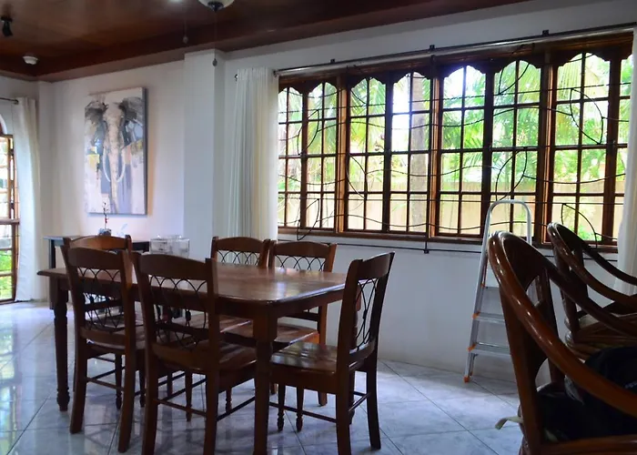 Private Beachfront With Ocean View And Direct Reef Access *