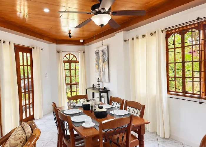 Hébergement de vacances Private Beachfront With Ocean View And Direct Reef Access *