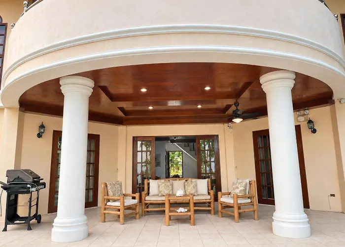 Private Beachfront With Ocean View And Direct Reef Access *